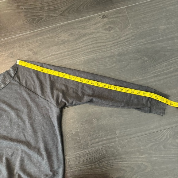 NWOT - Forever 21 Dark Grey Loose Fit Crew Neck - Picture 2 of 6